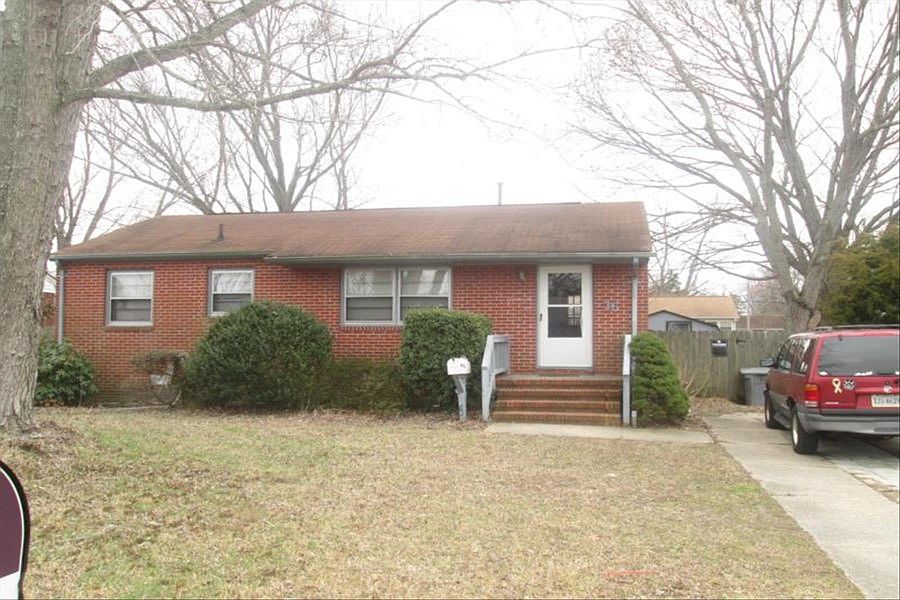 1st image of 16 Westlawn Dr