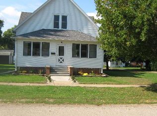 615 Monroe St, Henry, IL 61537