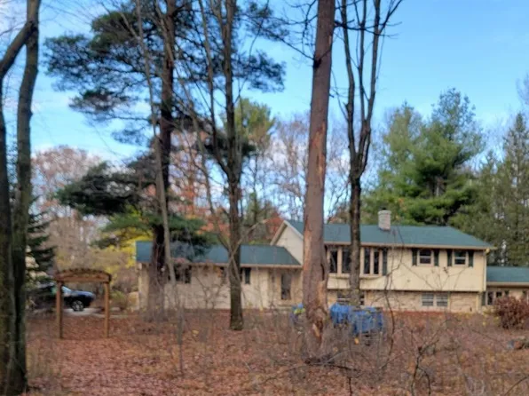 1520 Woodsdale Ave, Suamico, WI 54173