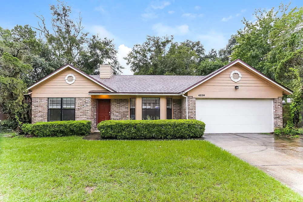 3 bed, 2.0 bath, 1466 sqft, $1,740 — Photo 1