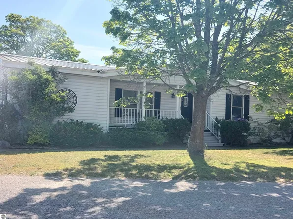 1743 David Pl, Traverse City, MI 49686
