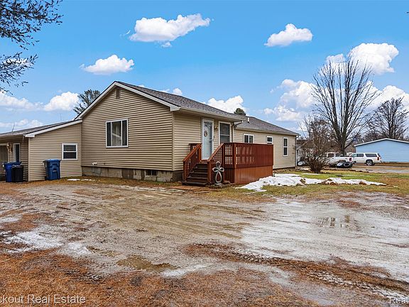 2nd image of 8052 Irish Rd