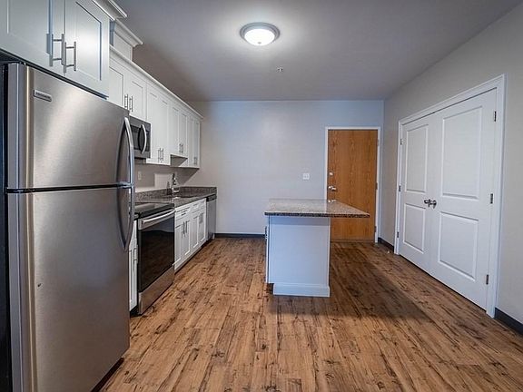 2nd image of 75 Commercial St #105