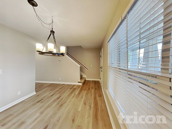 5th image of 4453 Frost St