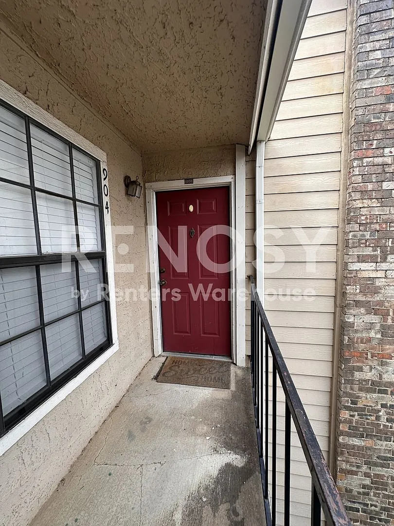 Completely Refreshed DNT Condo Ready To Be Your Home — Photo 1