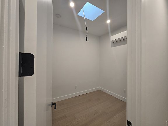 4th image of 109 S 6th St #5G