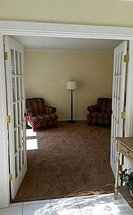 3rd image of 136 Aberdeen Dr