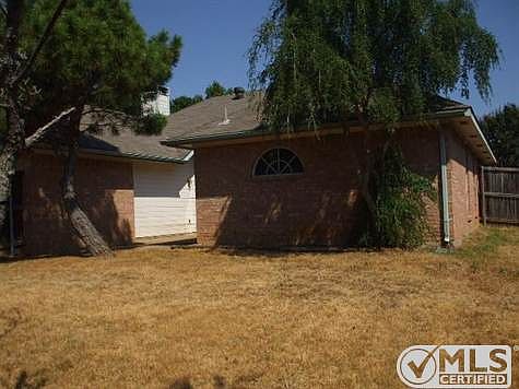 3rd image of 726 Blue Oak Dr