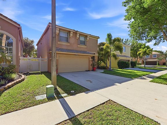 2nd image of 1327 Isleworth Court