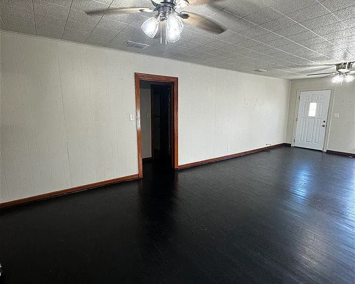 408 E Gilbert St — Photo 3