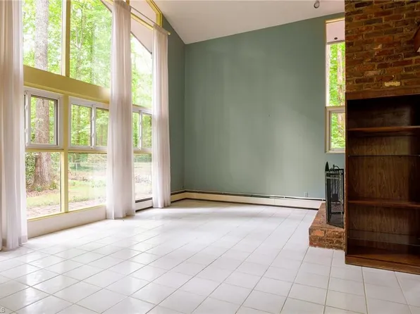 219 Buttercup Dr, Jamestown, NC 27282