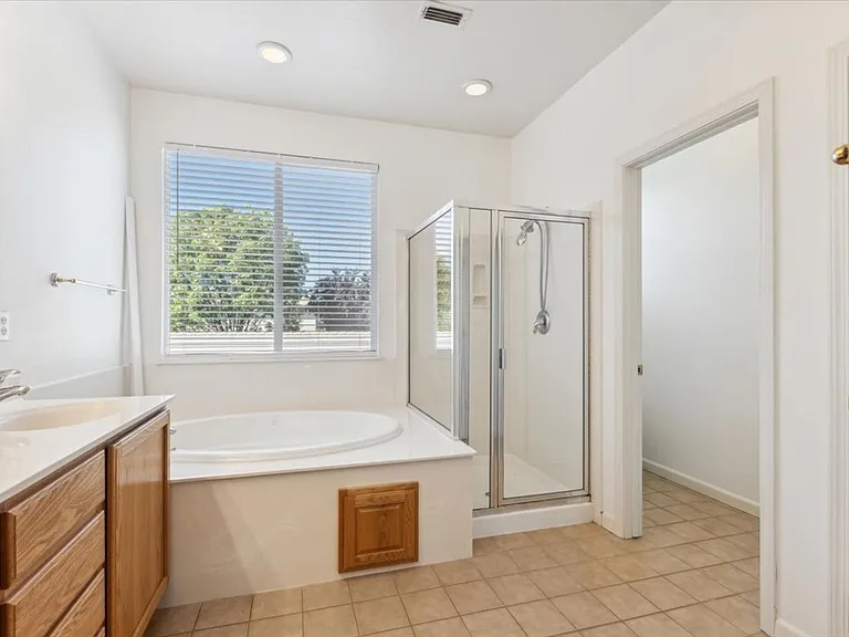 5409 Banfield Dr — Photo 24
