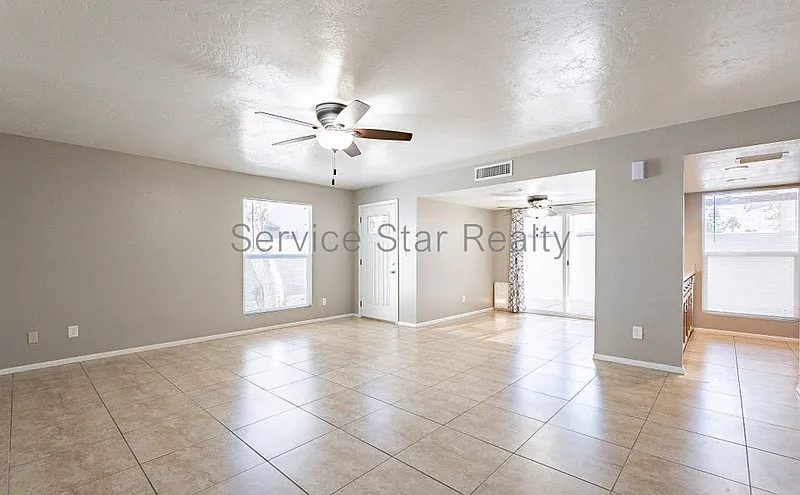 3 bed, 2.0 bath, 1369 sqft, $2,200 — Photo 2