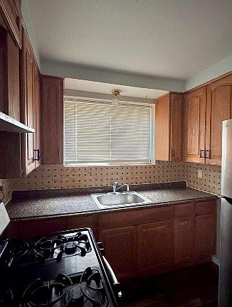 5th image of 18294 Marlowe St