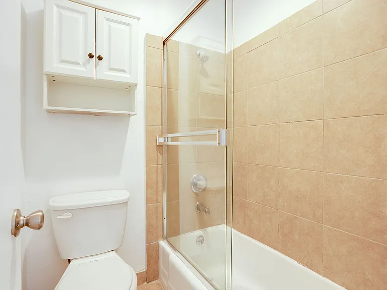 1811 Tamarind Apartments — Photo 12