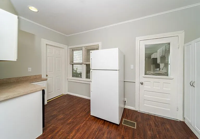 28 Lancaster St — Photo 2