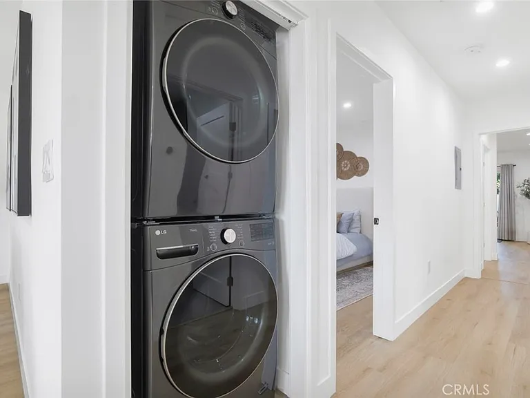 2115 W Clark Ave — Photo 15