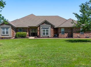 10255 E Rose Glen Dr, Claremore, OK 74019
