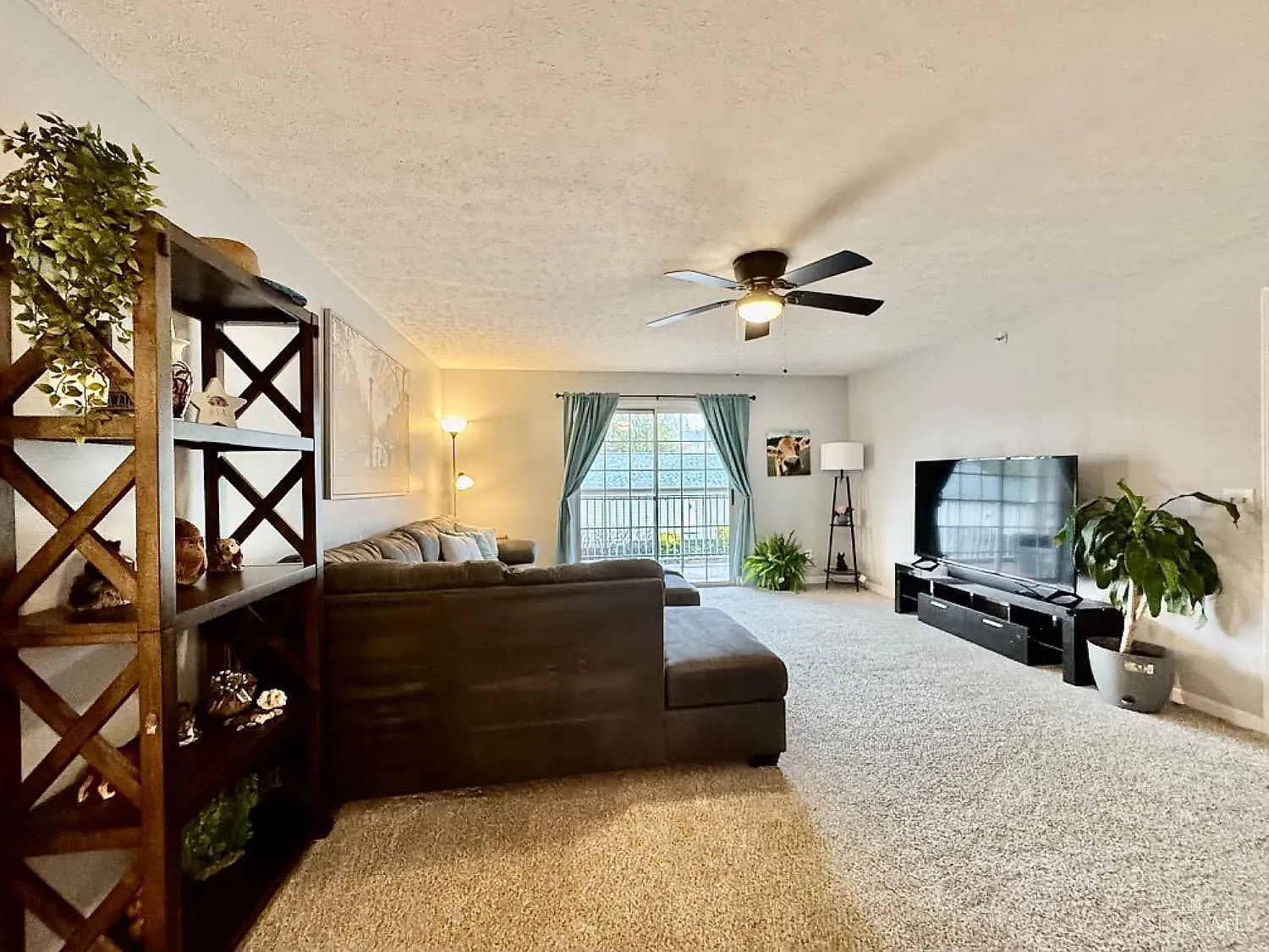 2 bed, 1041 sqft, $1,550 — Photo 4