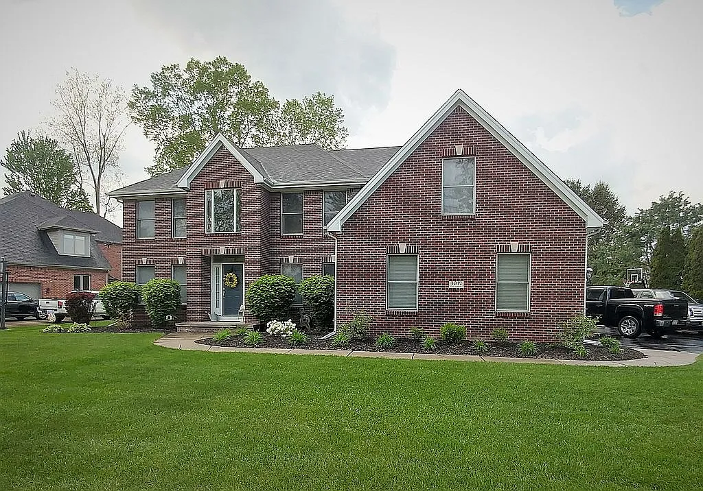 3012 Long View Dr photo 1