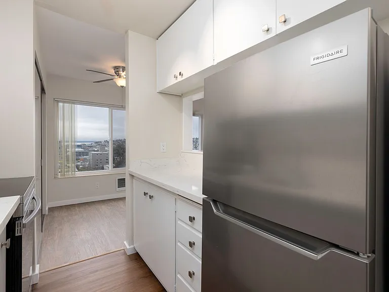 Cordova Apartments — Photo 14