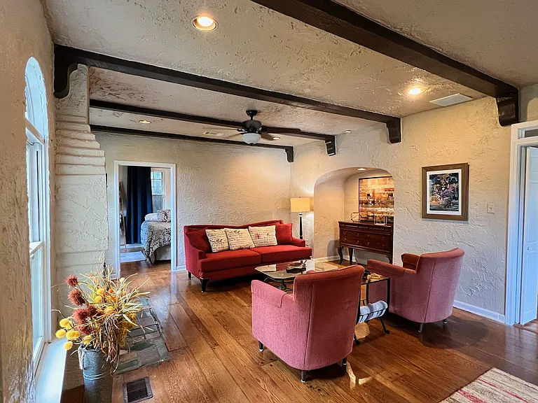 2234 Monroe Ave — Photo 4