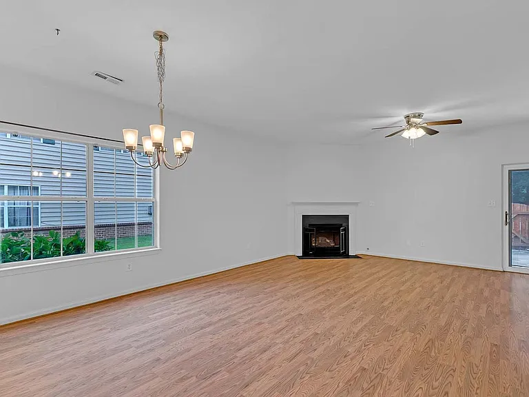 417 Belmont Cir — Photo 21