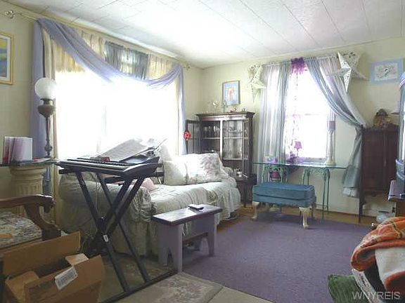 4th image of 546 Saint Lawrence Ave