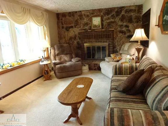 5th image of 895 Shawano Dr