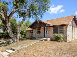 1810 9th St, Brownwood, TX 76801