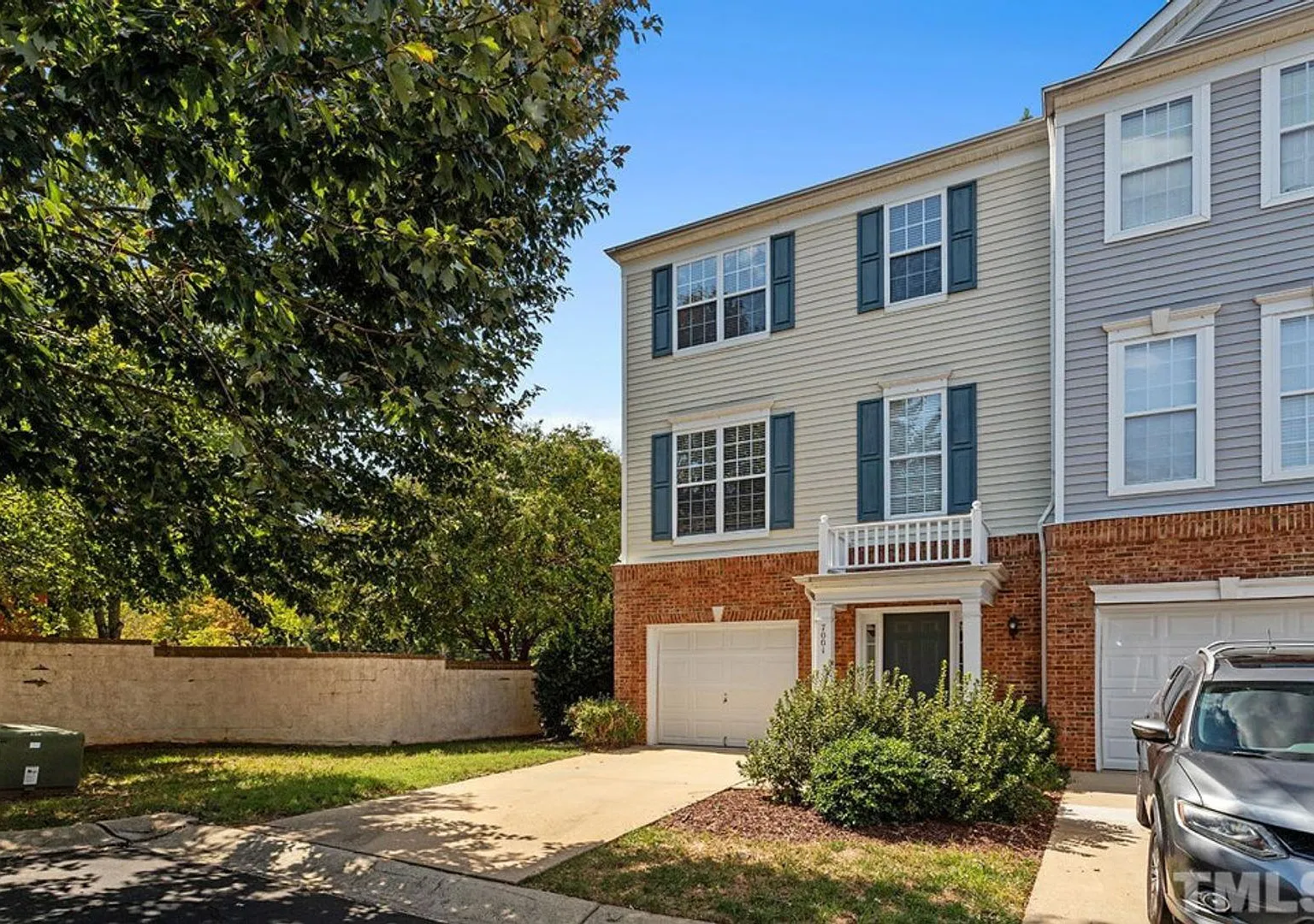 **Offering Refundable Application Fees** Terrific 3bd, 2.5ba Raleigh End Unit Townhome In A Prime... — Photo 2