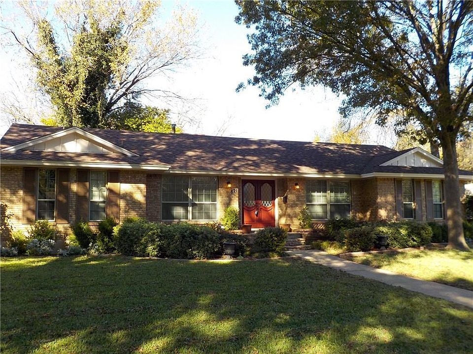 1st image of 821 Glen Oaks Blvd
