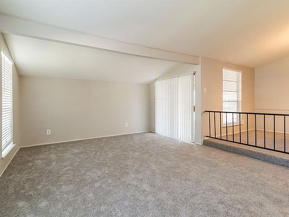 3rd image of 2215 Woodglen Dr