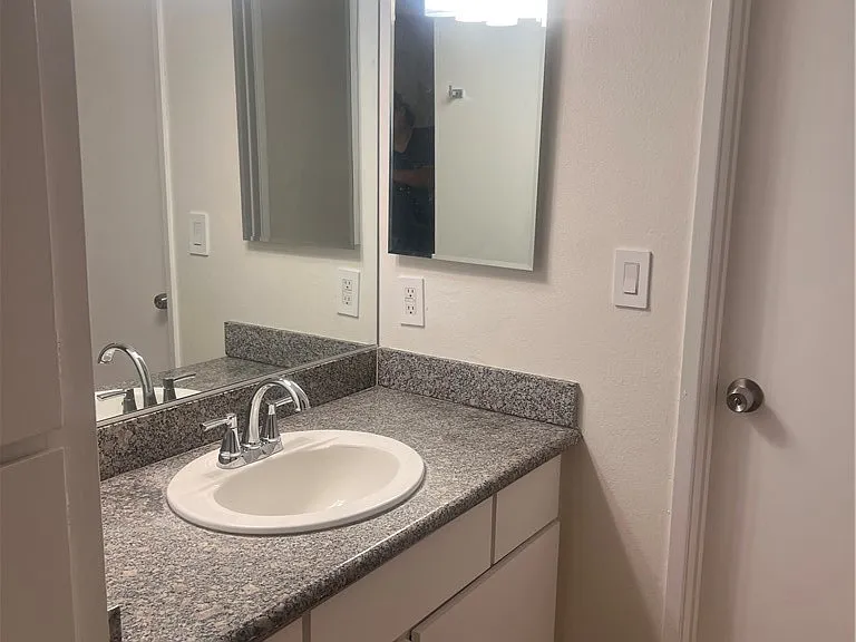 1720 Peyton Ave — Photo 7