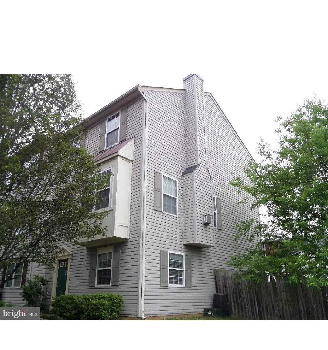 4 bed, 1850 sqft, $2,500 — Photo 2