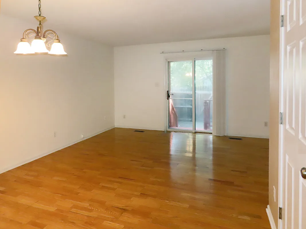 2 bed, 1.5 bath, 1053 sqft, $1,595 — Photo 4