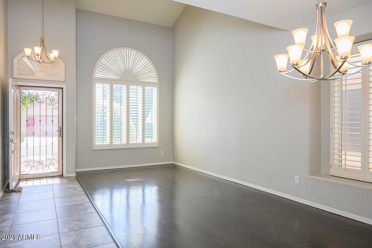 4 bed, 2.5 bath, 2359 sqft, $3,895 — Photo 3