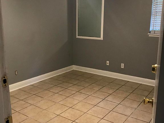 5th image of 205 Woodland Cir