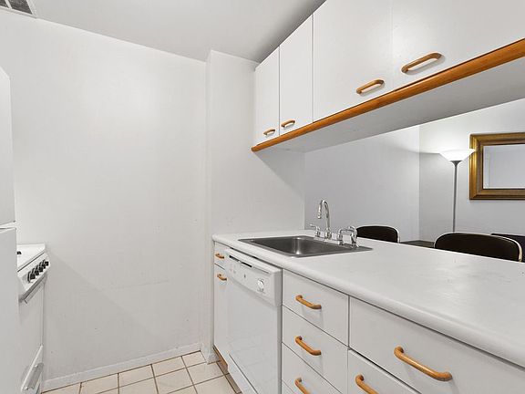 2nd image of 350 W 50th St APT 2GG