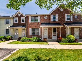 31 Olde Stone Ln, Lancaster, NY 14086