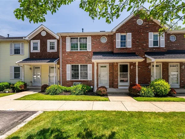 31 Olde Stone Ln, Lancaster, NY 14086