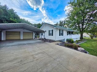 113 East St, Xenia, IL 62899
