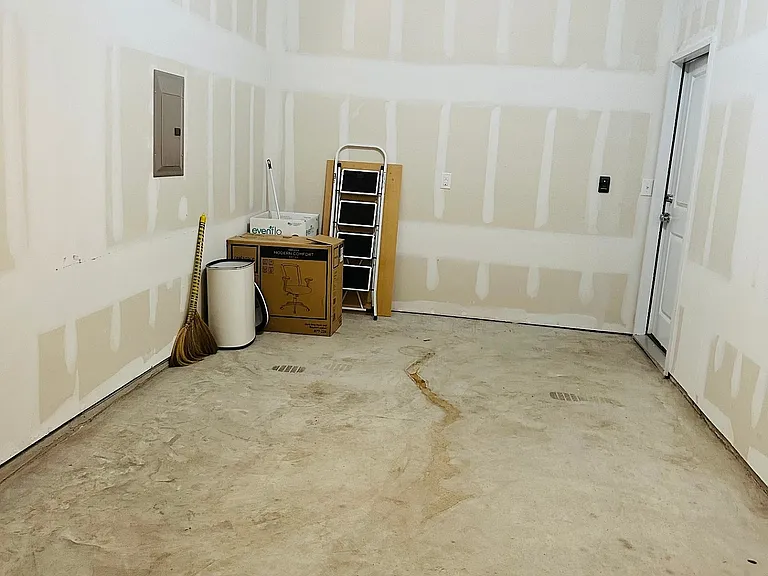 1305 Showbox St — Photo 44
