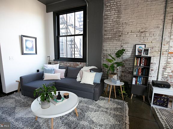 3rd image of 1701 Tulip St Unit 206