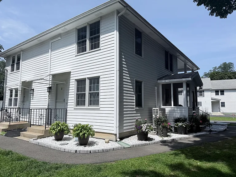 53 Hatfield St #B — Photo 3
