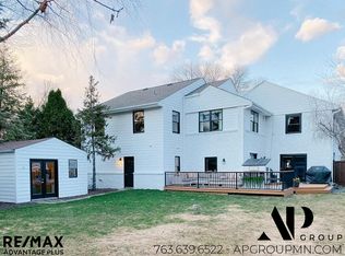 2429 Woodbridge Rd, Wayzata, MN 55391