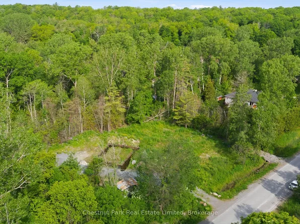 40 Whispering Woods Dr, Quinte West, ON K8V 5P7