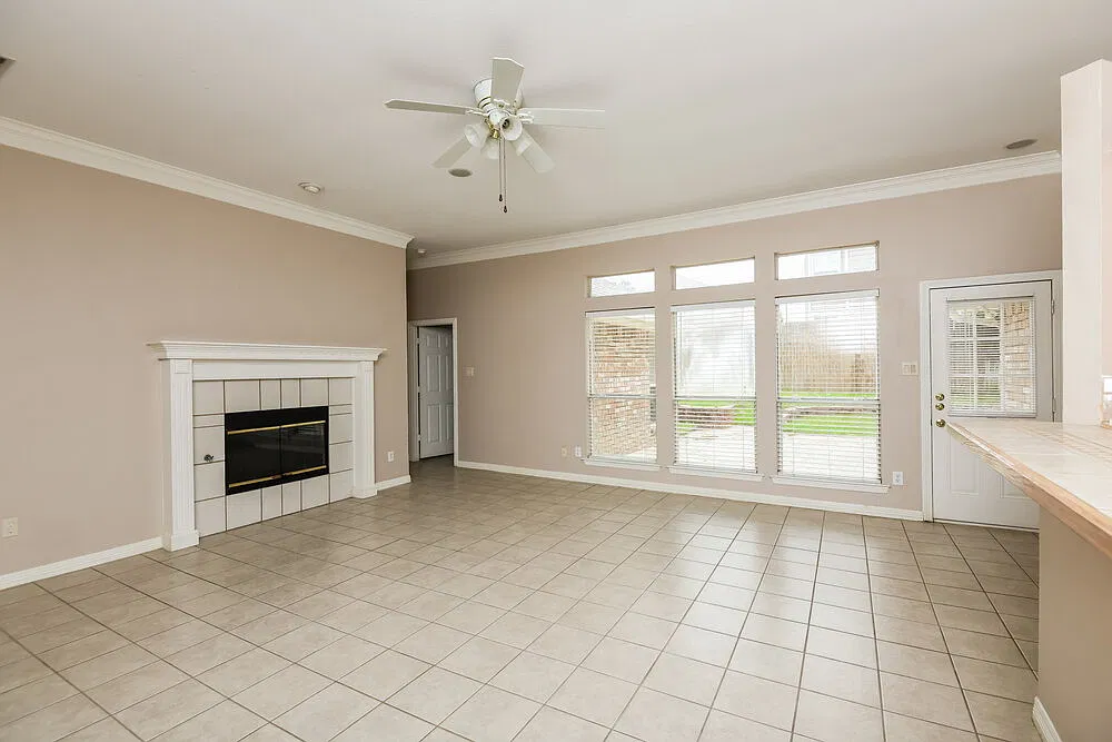 4 bed, 2.0 bath, 1976 sqft, $2,790 — Photo 4