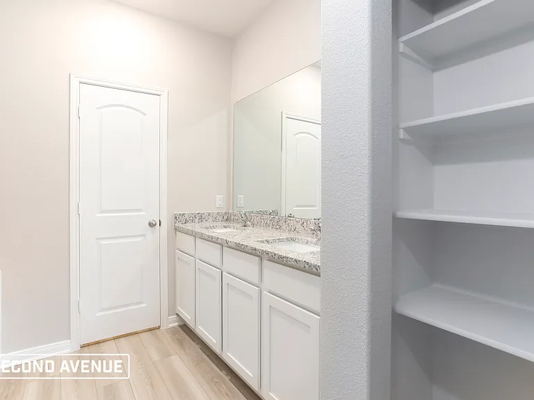 2105 Meadow Dr — Photo 13
