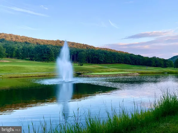 302 Golf Club Dr, Franklin, WV 26807